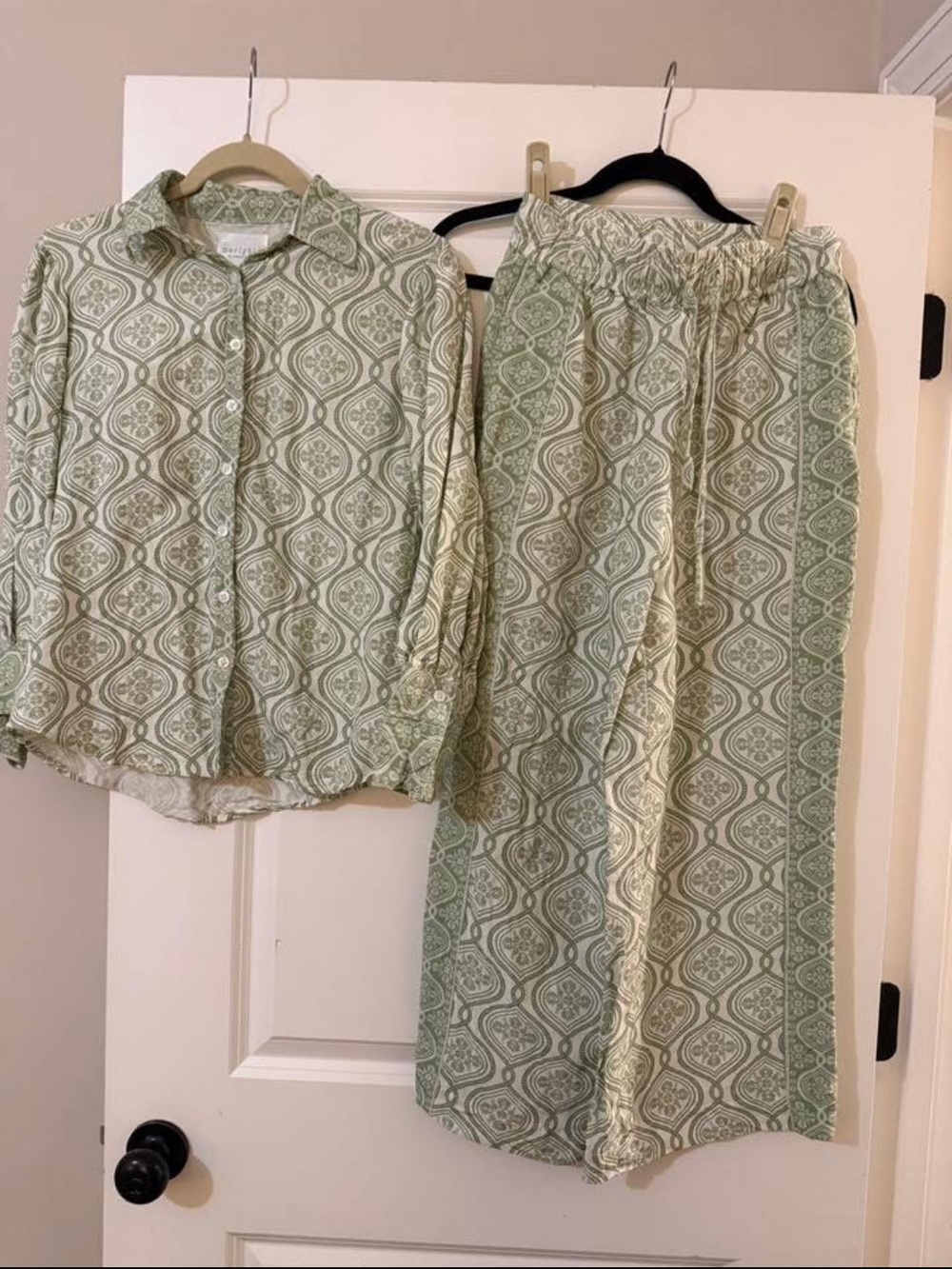 Marigold by Dunn Sage Green Printed Button-Front Top & Pants Set XS Euc